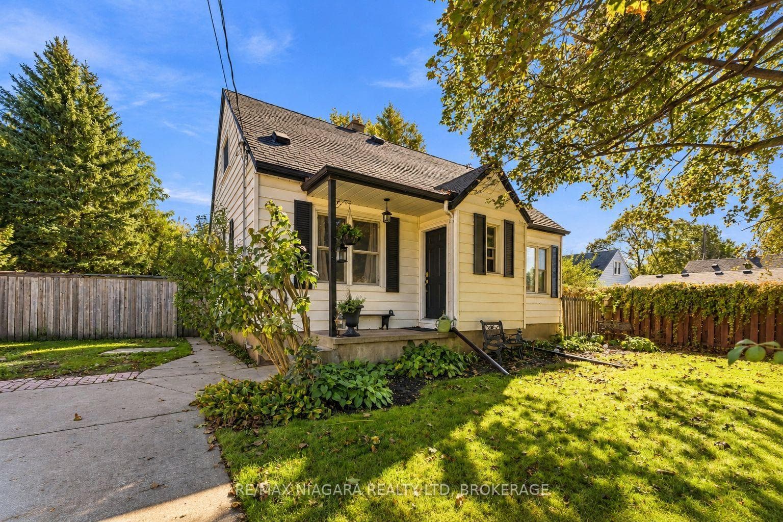 4 Walker Avenue, St. Catharines, ON L2N 3L6