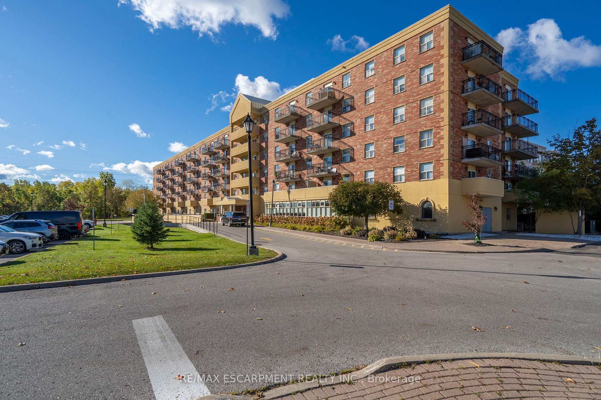 7373 Martingrove Road 223, Vaughan, ON L4L 9K1