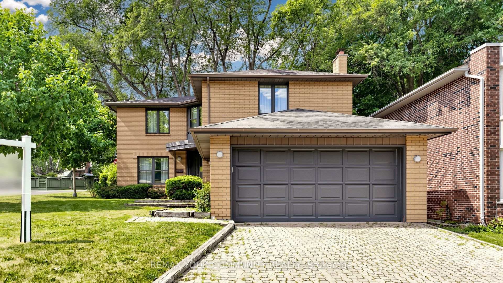 2 Trimontium Crescent, Toronto, ON M4C 5N7