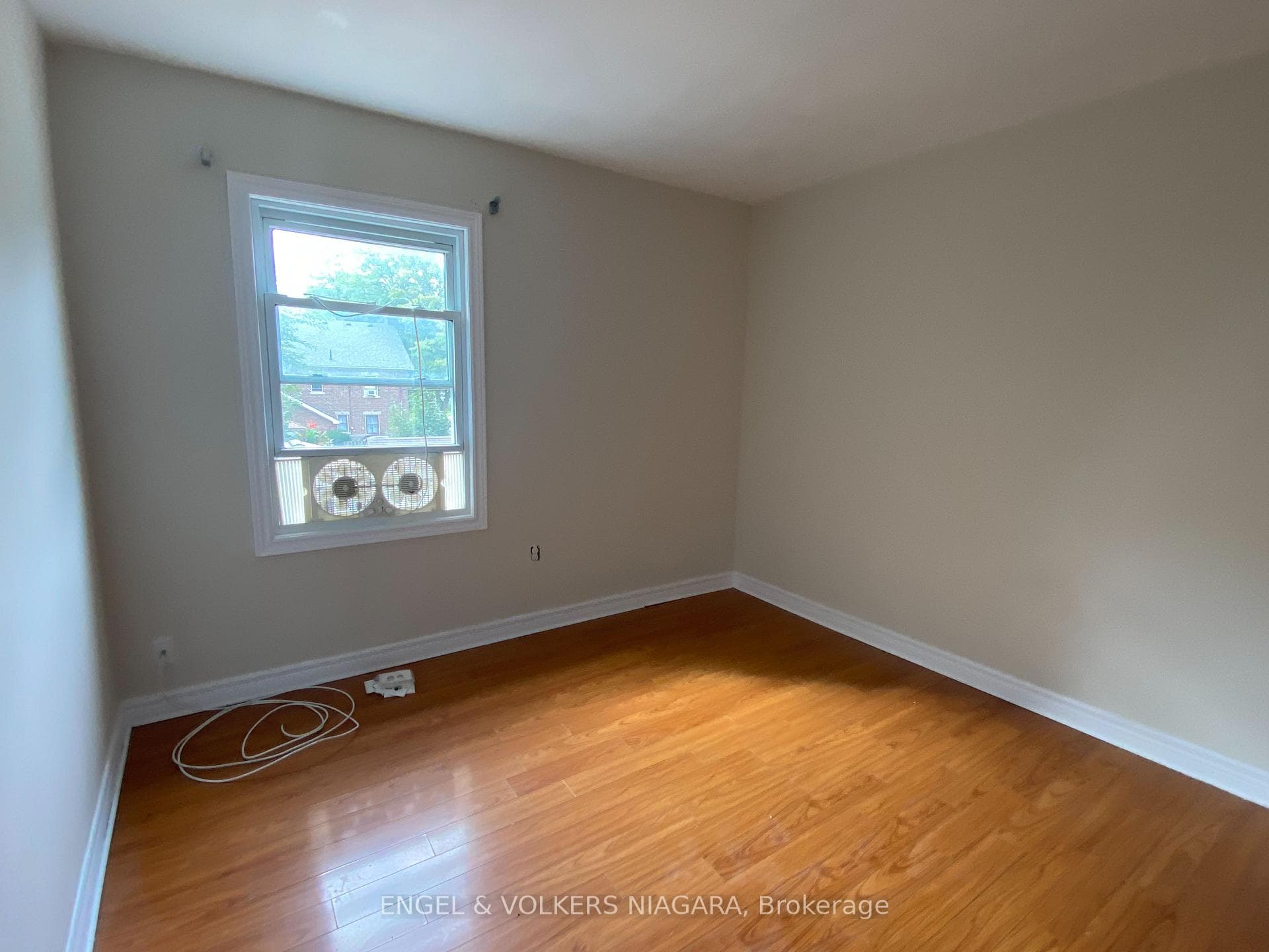5006 Willmott Street 2, Niagara Falls, ON L2E 1Z8