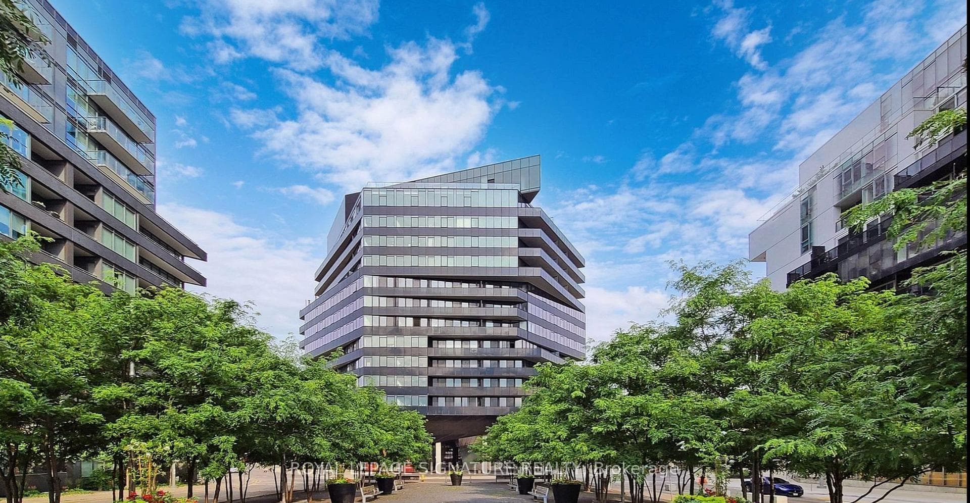 21 Lawren Harris Square 806, Toronto, ON M5A 0T4