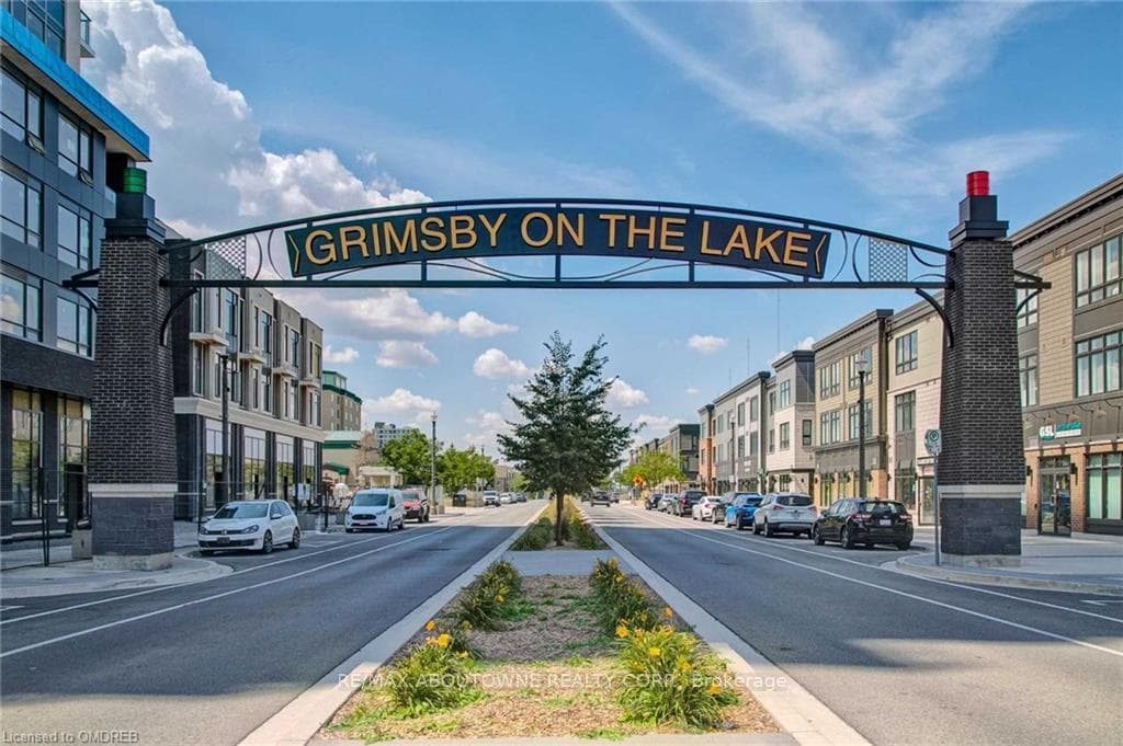 10 Concord Place 101, Grimsby, ON L3M 0G6