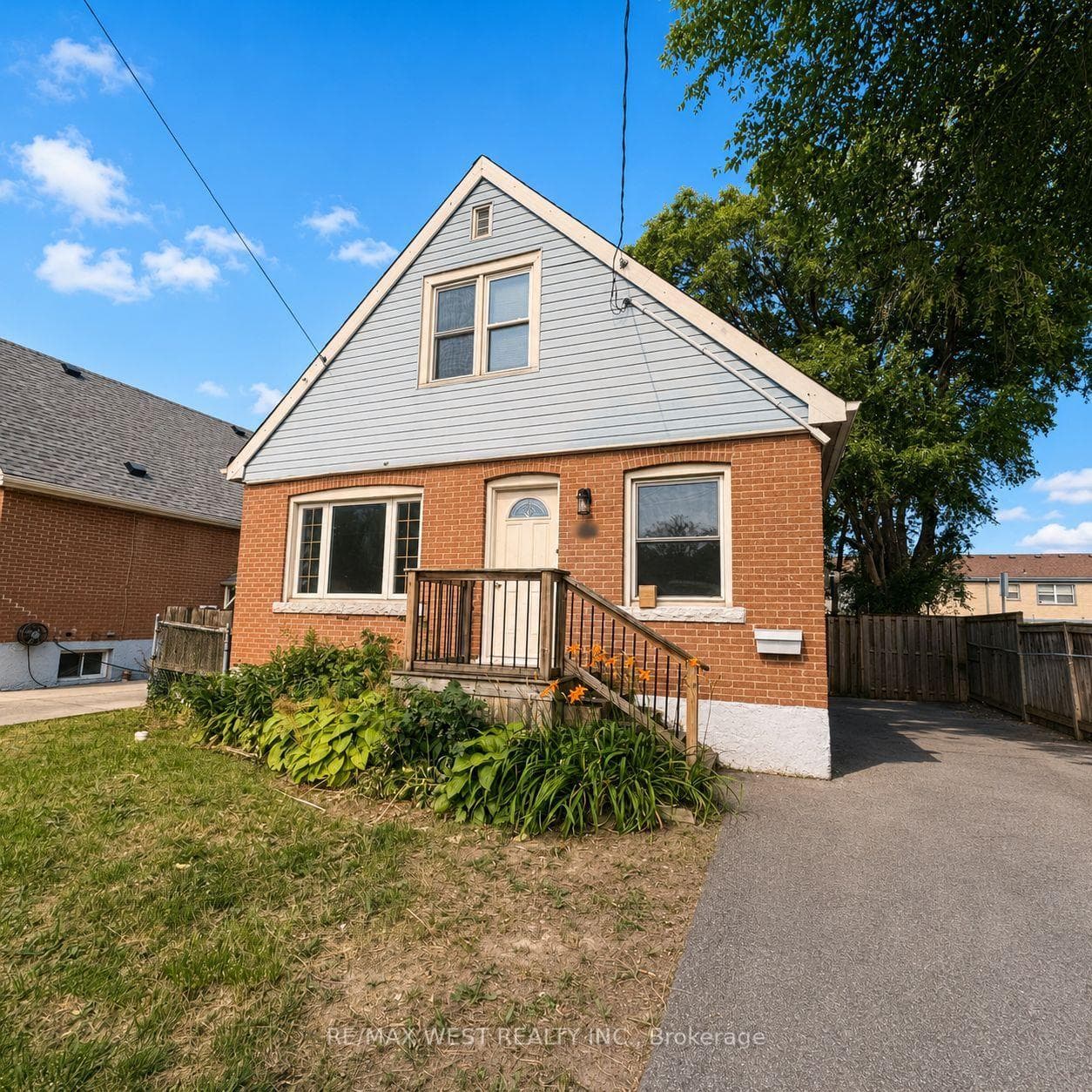 53 Shadyside Avenue Main & 2nd, Hamilton, ON L8V 3E2