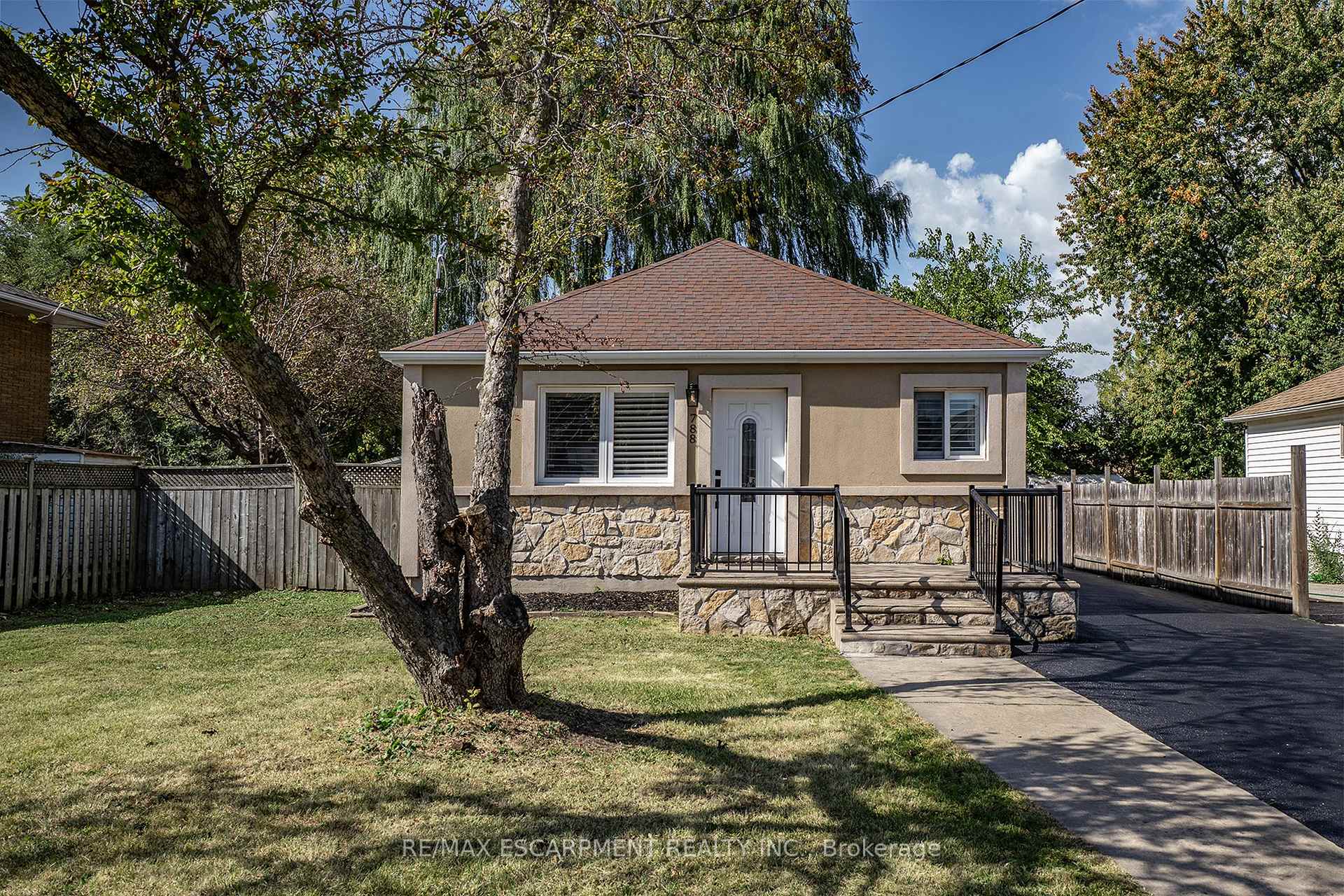 788 Upper Gage Avenue, Hamilton, ON L8V 4K4