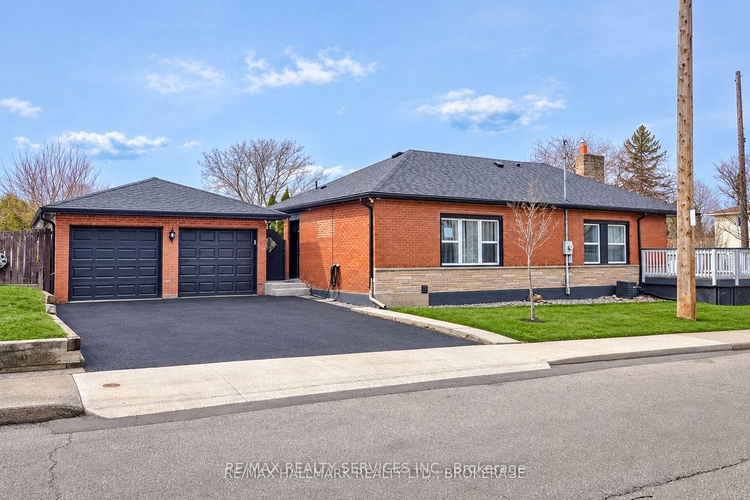574 Brucedale Avenue E, Hamilton, ON L8V 1P4