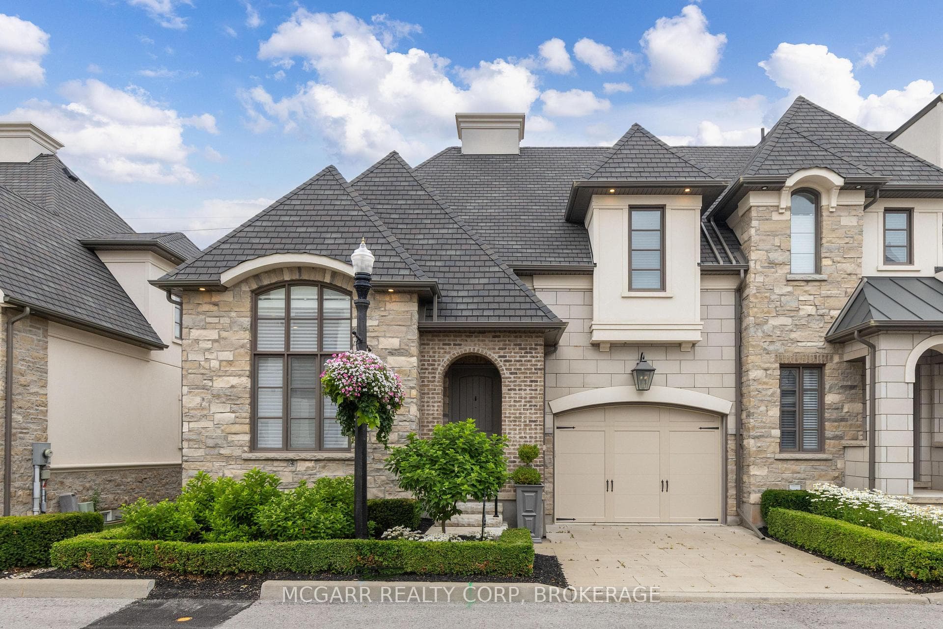 11 Arbourvale Common, St. Catharines, ON L2T 4C5