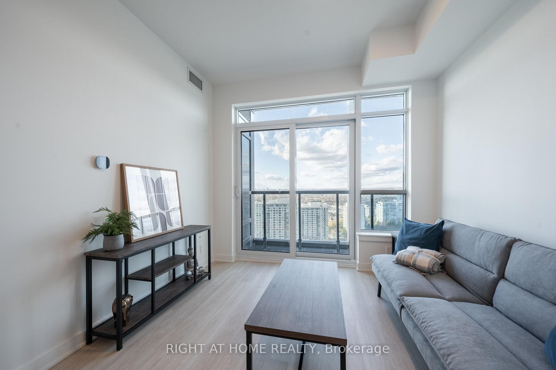 50 Upper Mall Way 2406, Vaughan, ON L4J 0L8