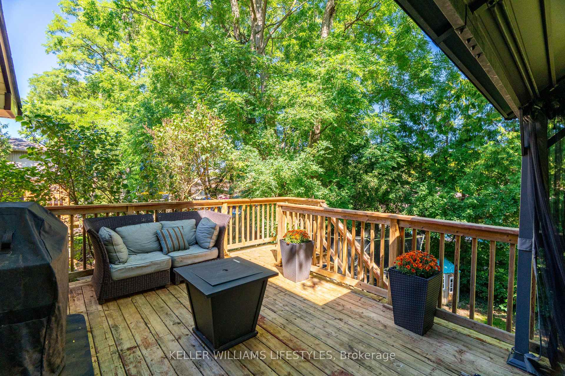 586 Grand View Avenue, London South, ON N6K 3G5