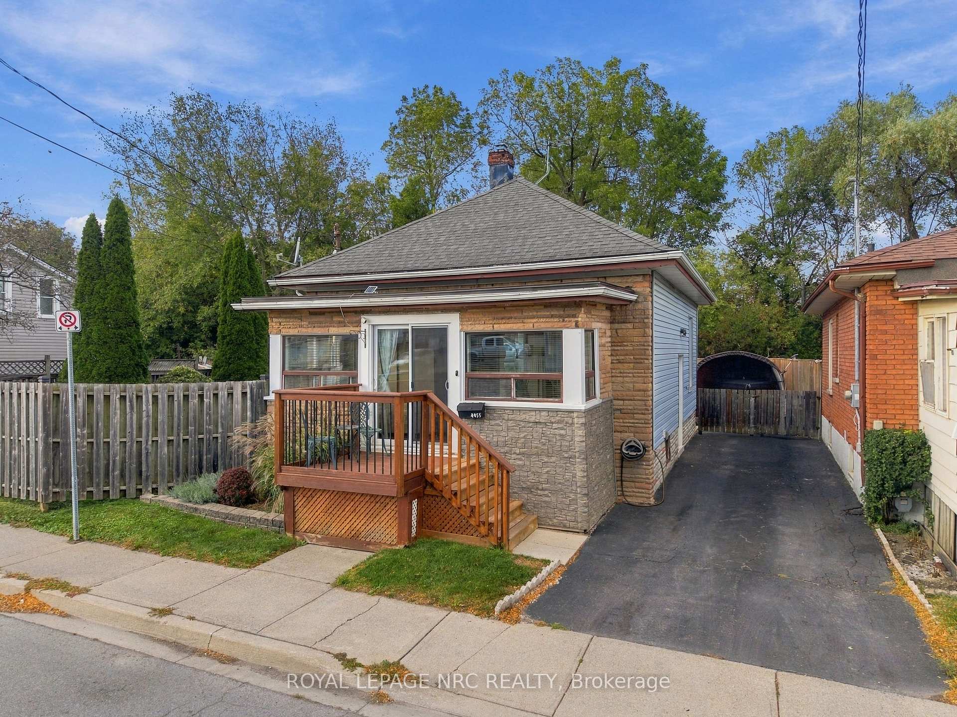 4455 Park Street E, Niagara Falls, ON L2E 2P4
