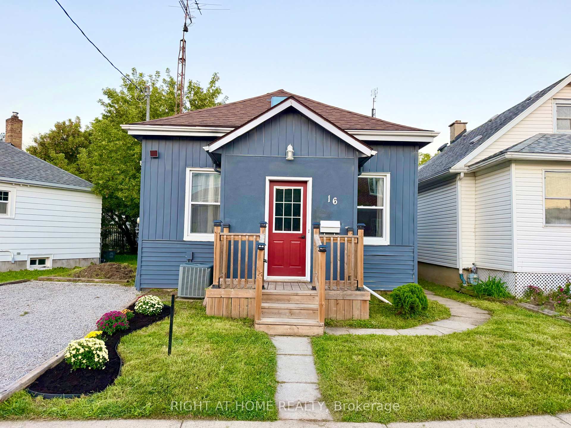 16 East Street, St. Catharines, ON L2R 3Y8
