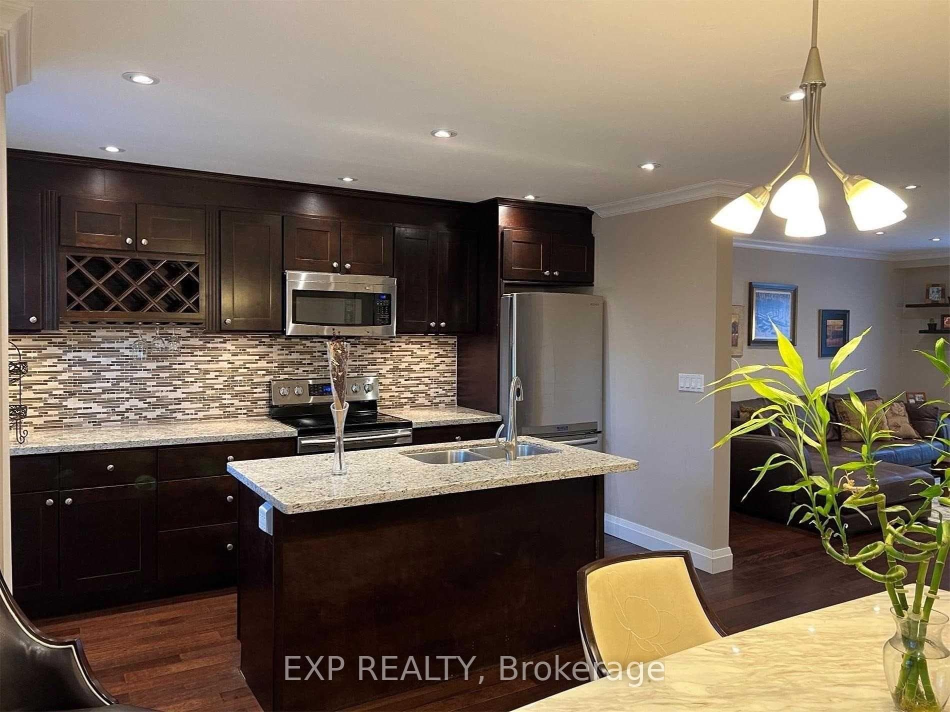 1776 John Street 56, Markham, ON L3T 1Y9