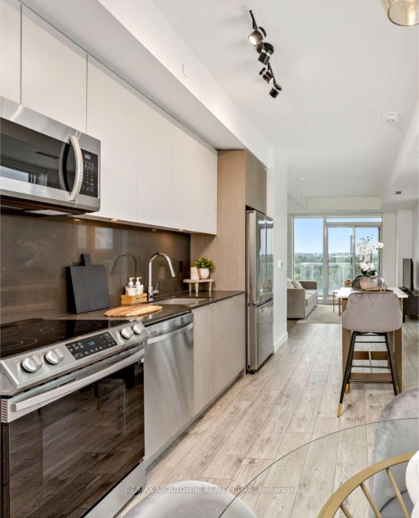 125 Bronte Road A0815, Oakville, ON L6L 3C1