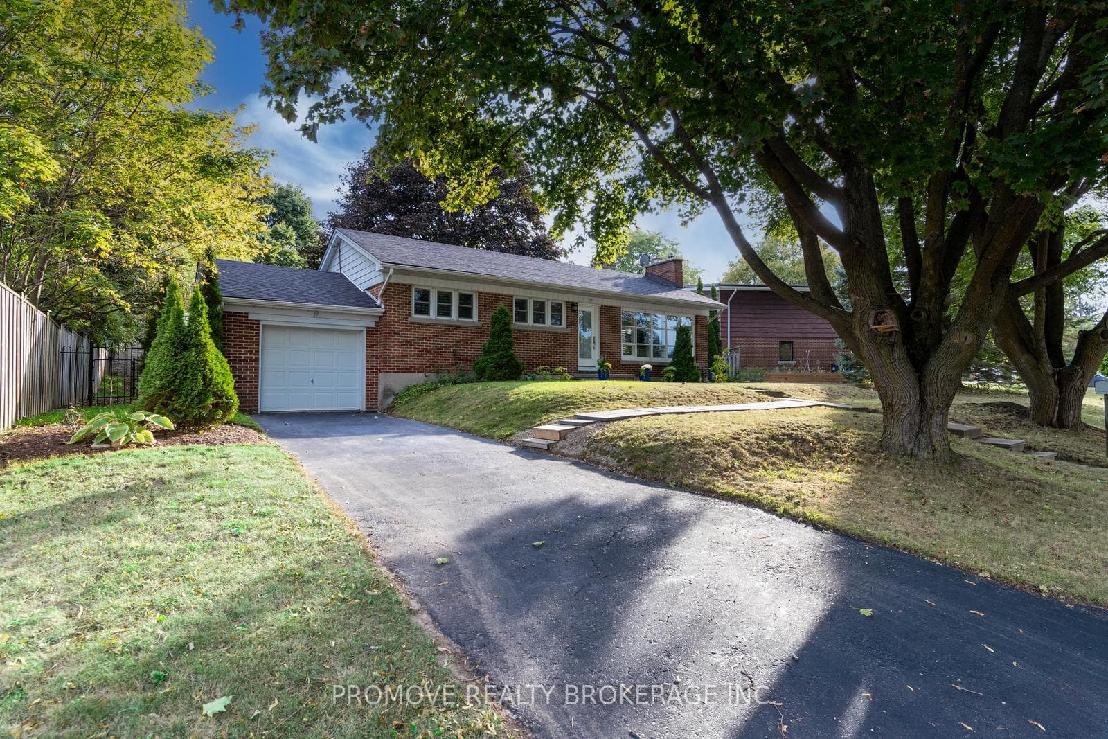17 Orchard Crescent, Guelph, ON N1E 1W9