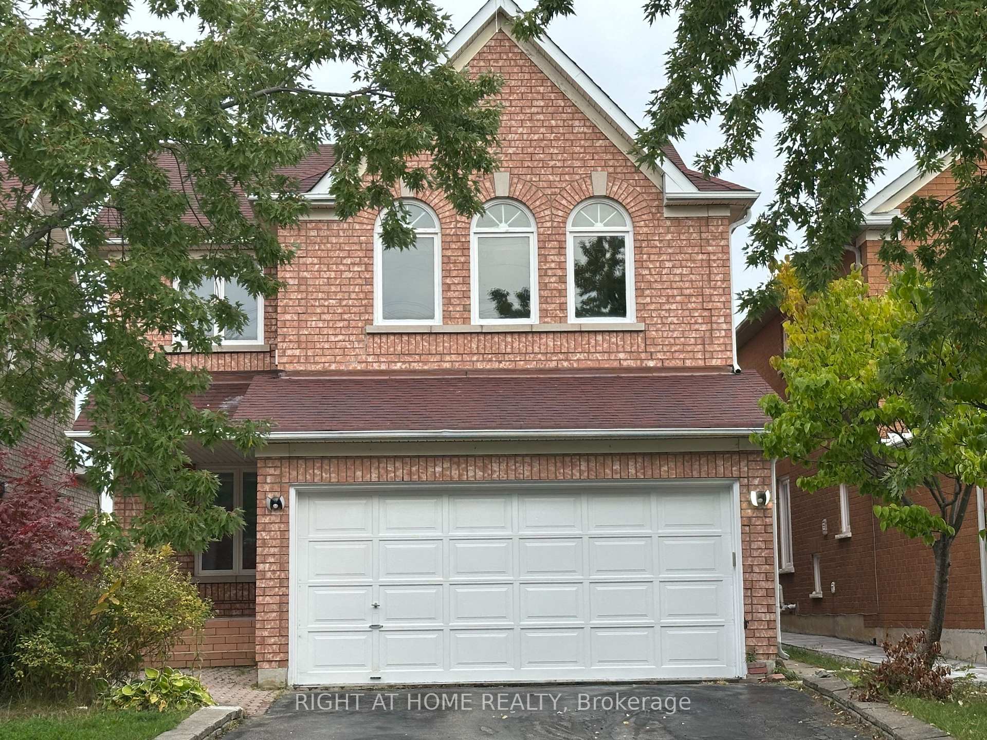 186 Roxbury Street, Markham, ON L3S 3T6