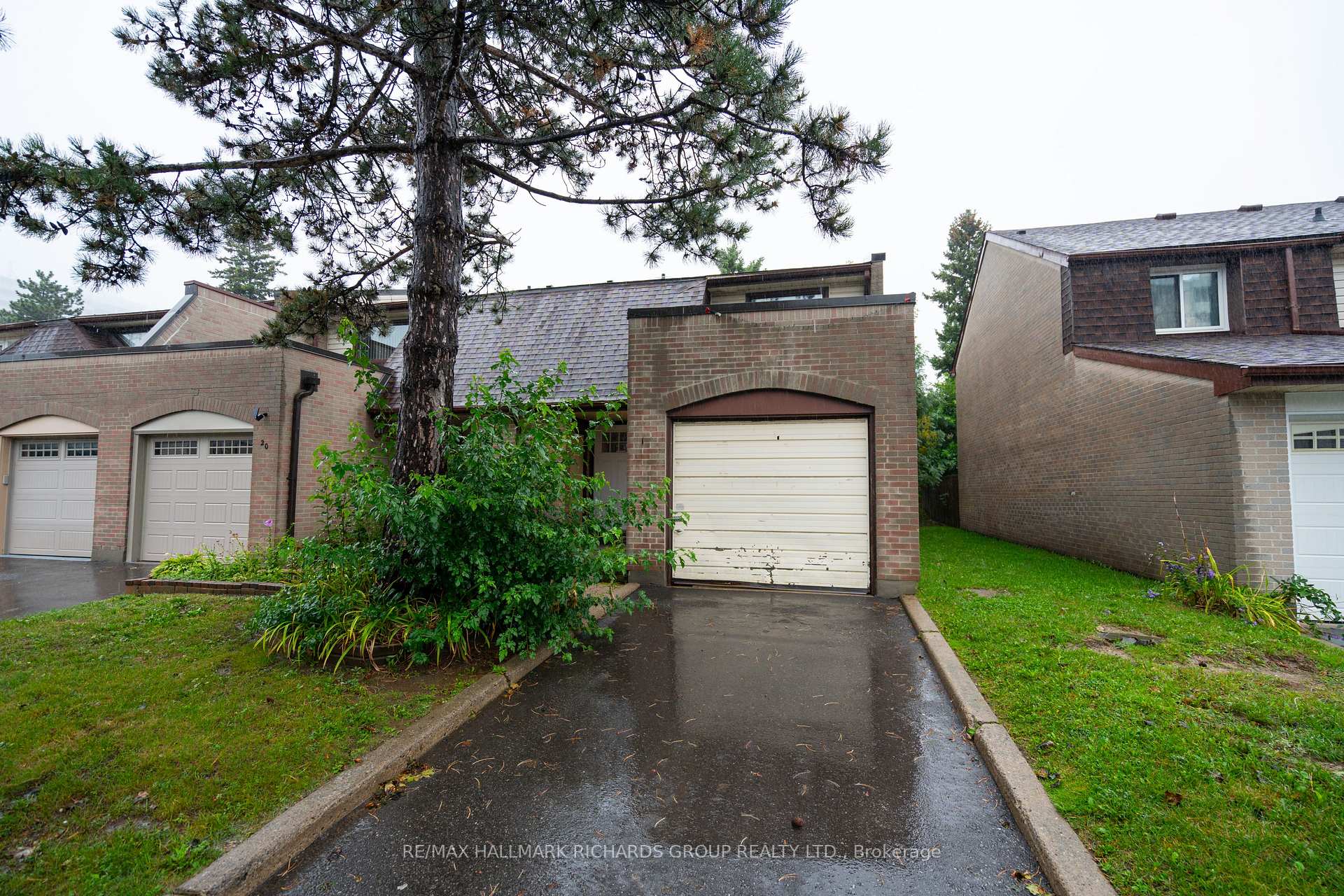 11 Livonia Place 18, Toronto, ON M1E 4W5