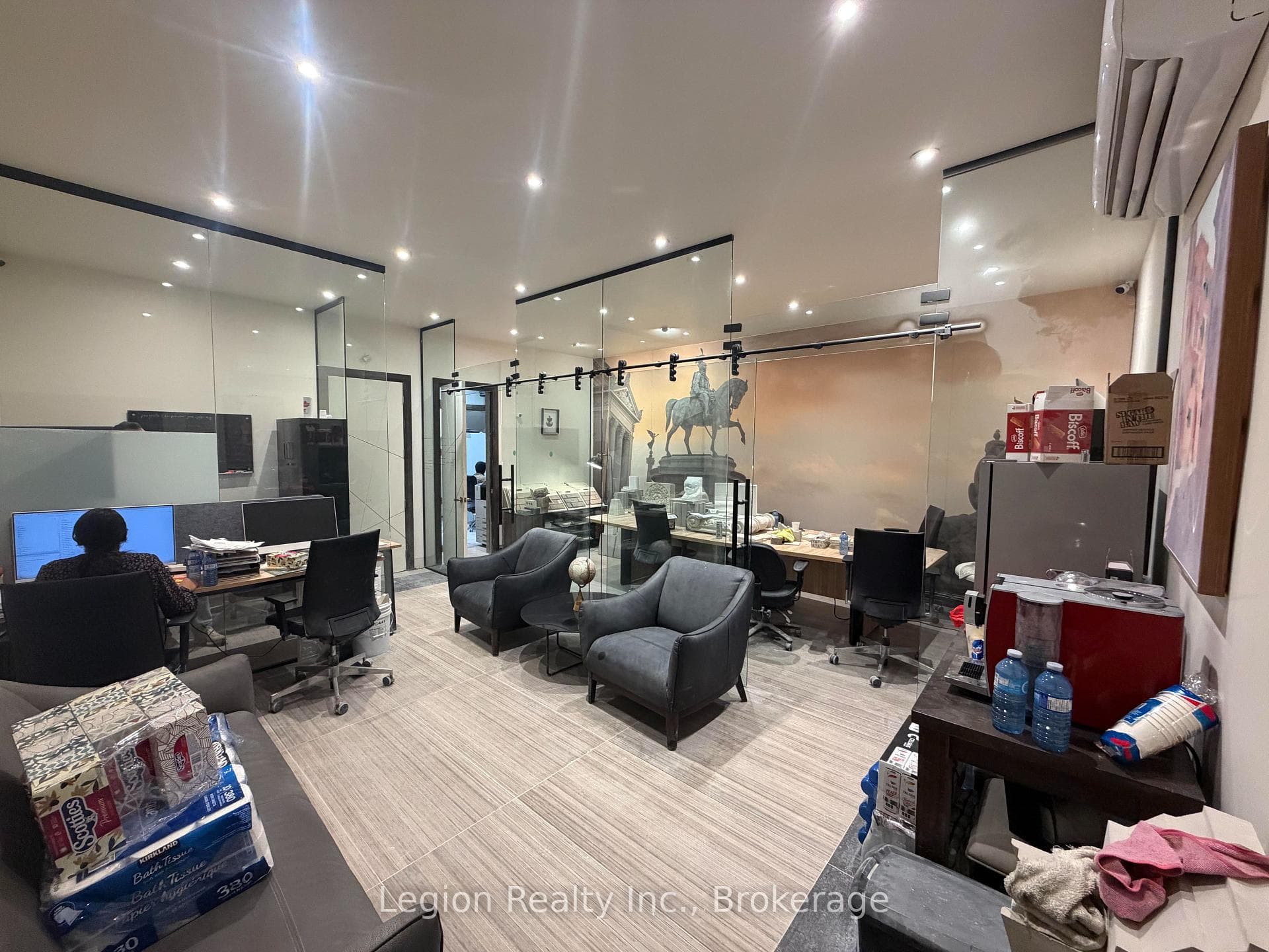 98 Rutherford Road S 1F, Brampton, ON L6W 3J5