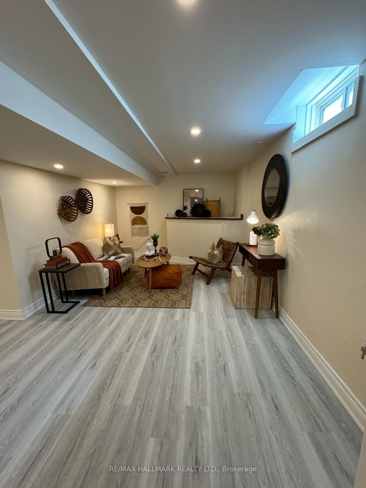 248 Crossland Gate Room 2, Newmarket, ON L3X 1A9