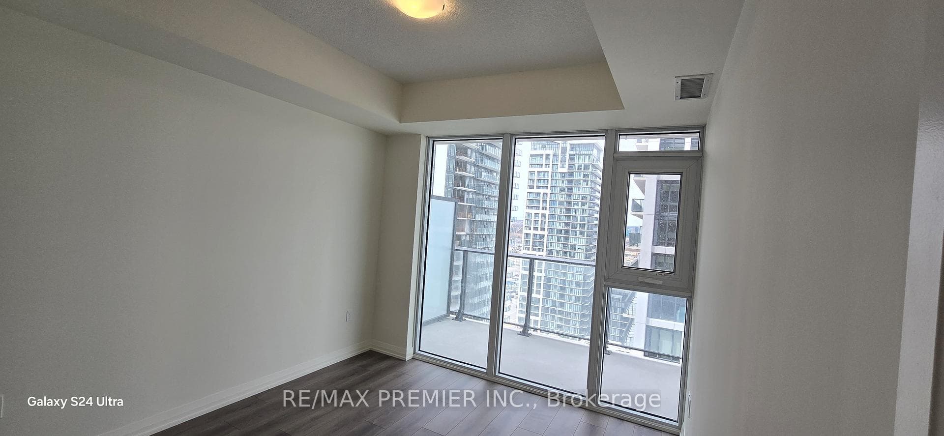 8960 Jane Street S 1819, Vaughan, ON L4K 2M9