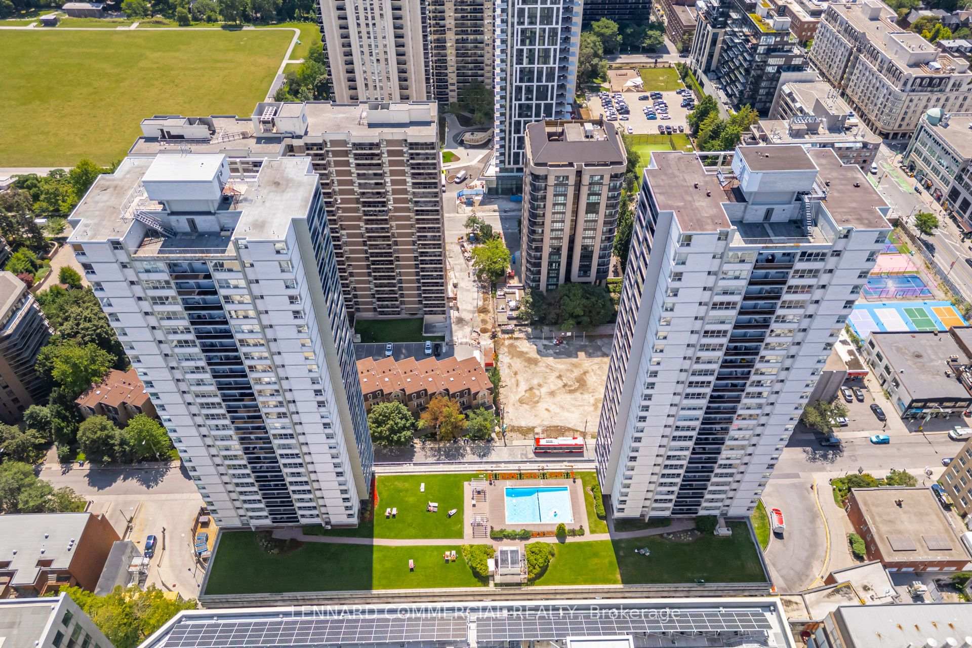 60 Pleasant Boulevard 802, Toronto, ON M4T 1K1