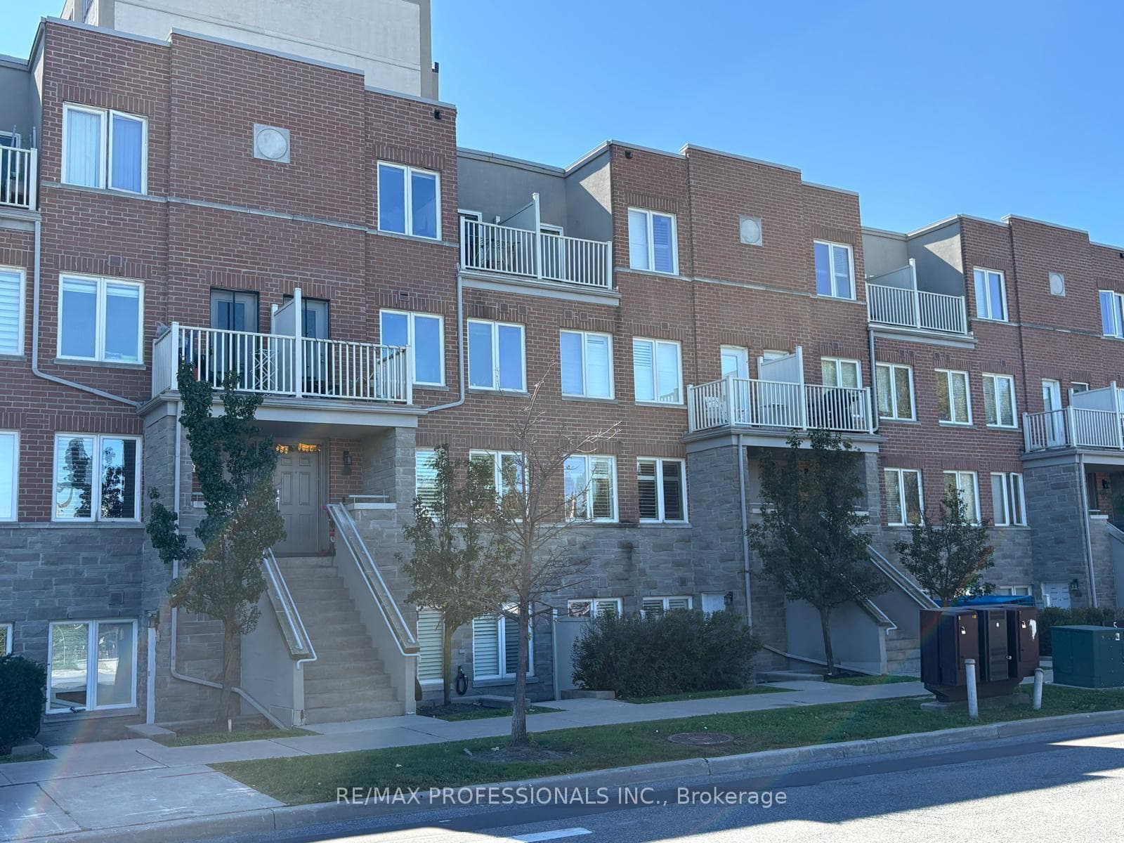 5 Richgrove Drive E 104, Toronto, ON M9R 0A3