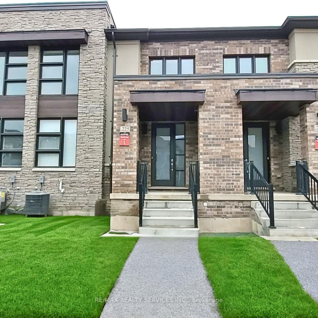 225 Coronation Road, Whitby, ON L1P 0H6