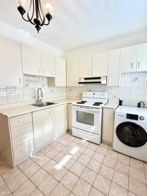 455 B Danforth Avenue 2nd Flr, Toronto, ON M4K 1P1