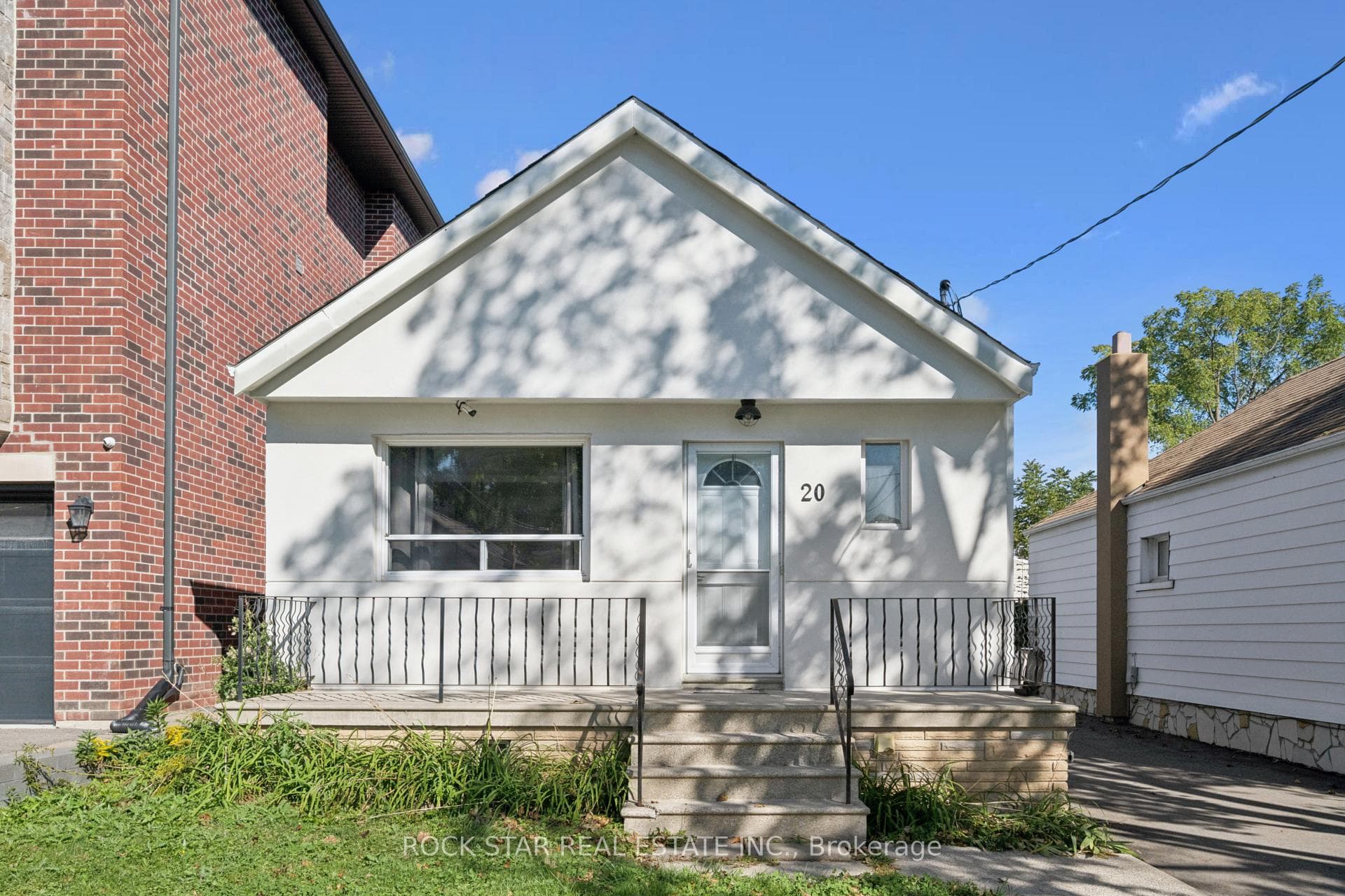 20 Braeburn Avenue, Toronto, ON M9P 2J3