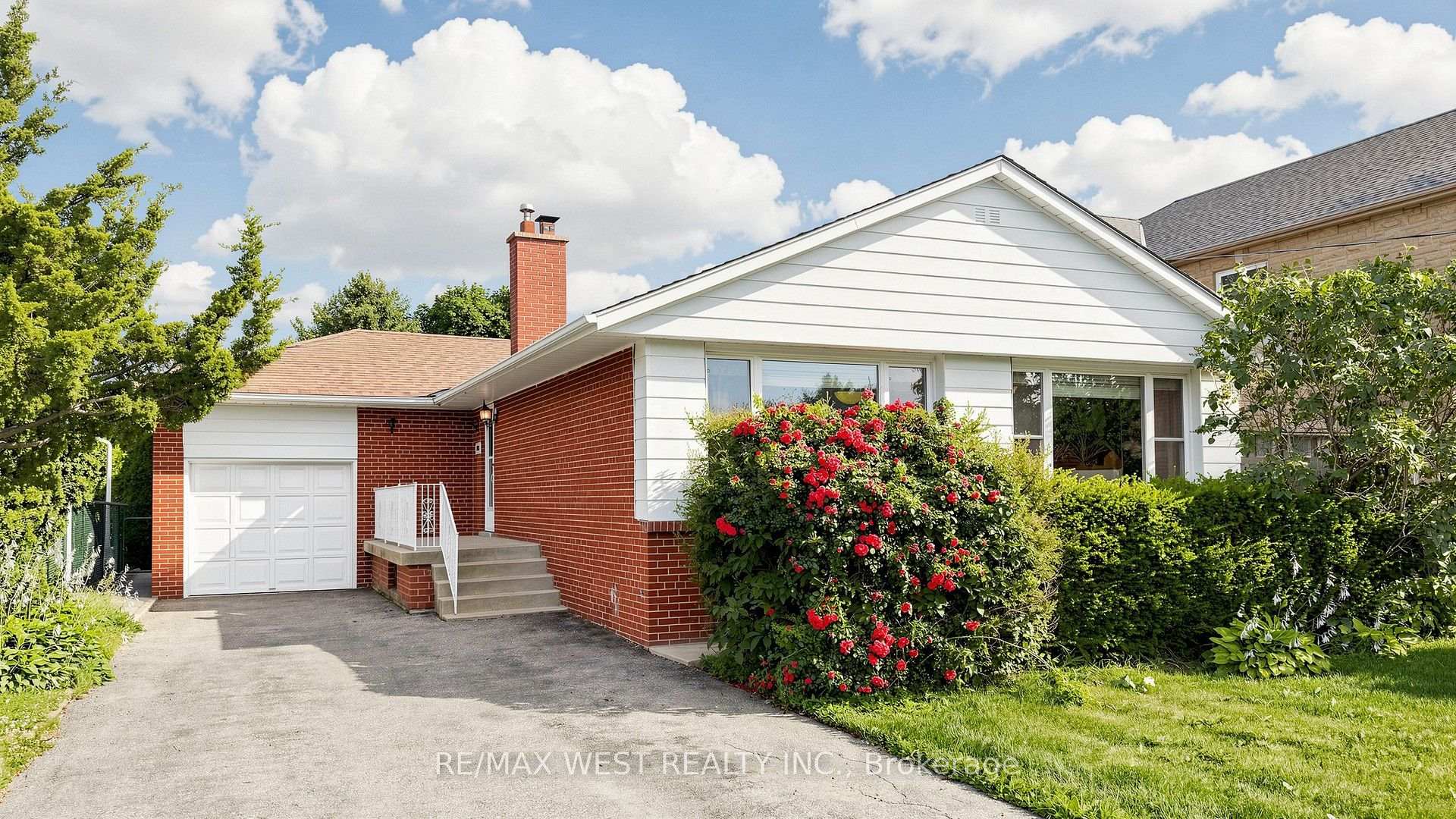 32 Allonsius Drive, Toronto, ON M9C 3N5