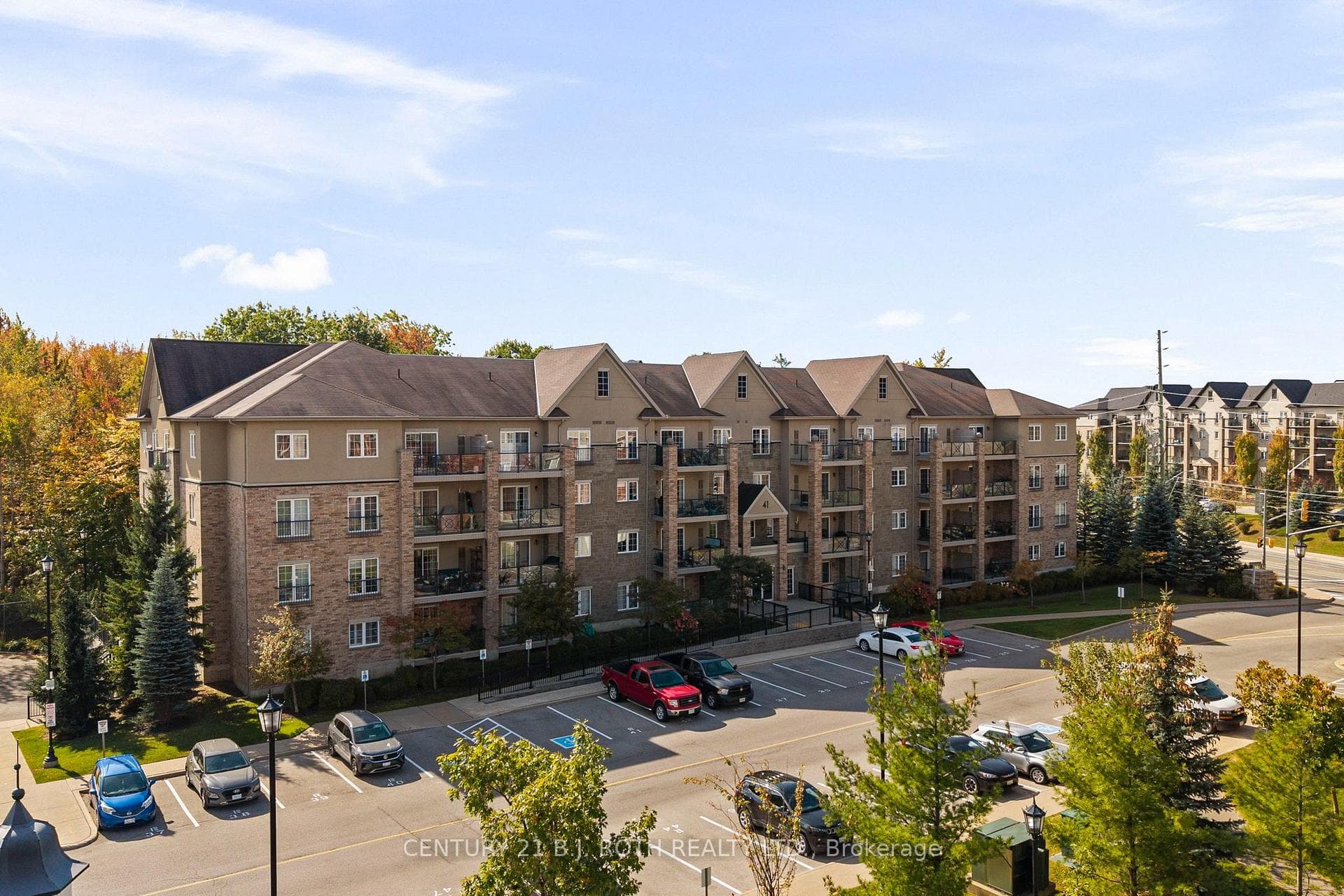 41 Ferndale Drive S 303, Barrie, ON L4N 5T6