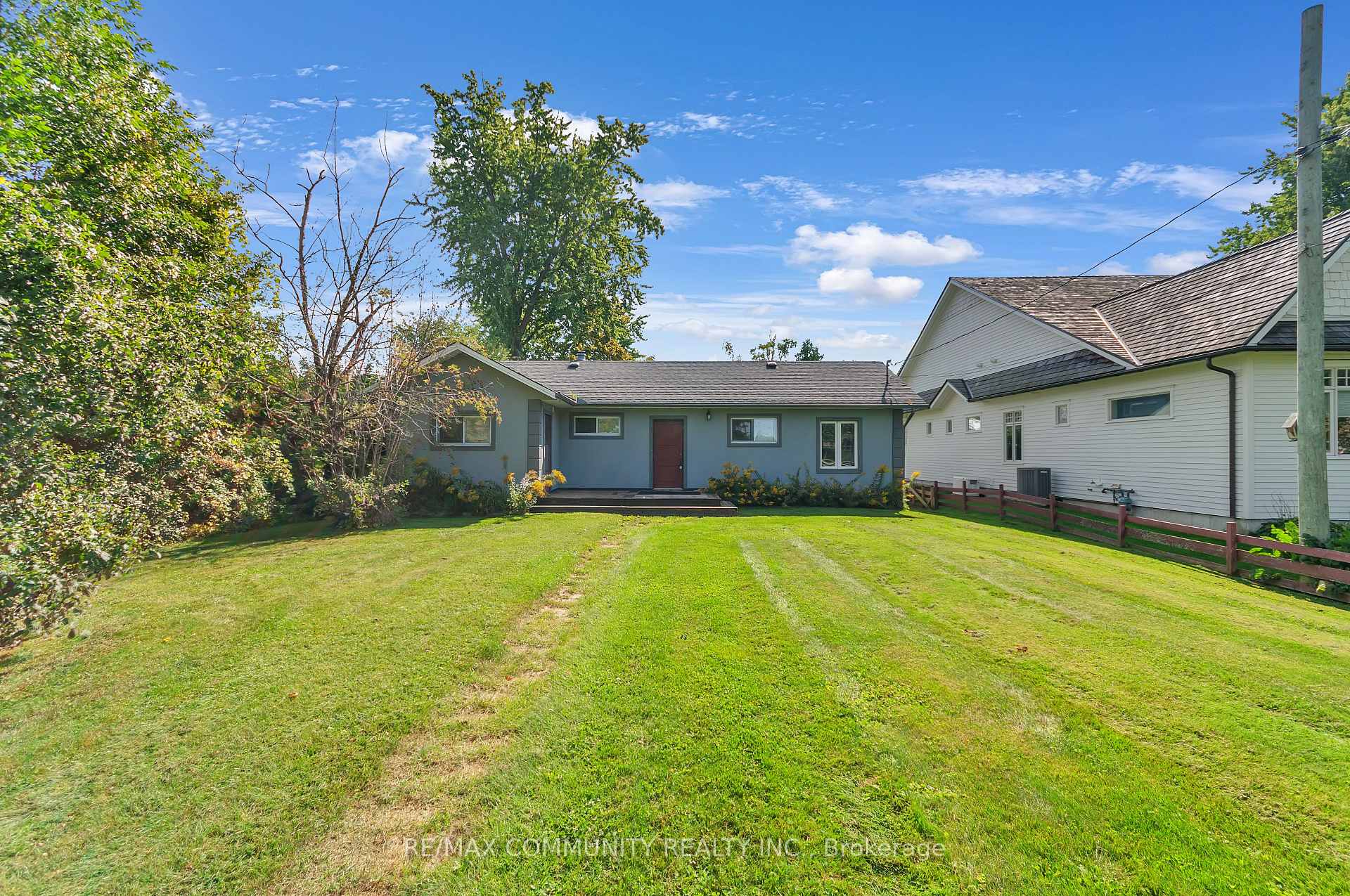 579 Duclos Point Road, Georgina, ON L0E 1N0