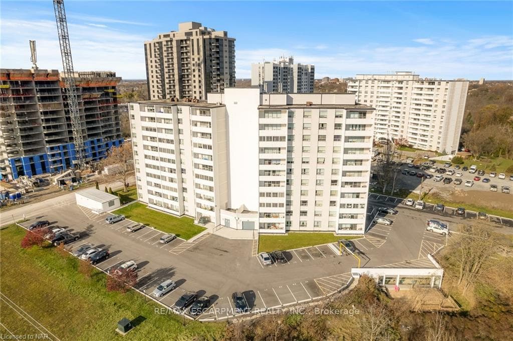35 Towering Heights Boulevard 809, St. Catharines, ON L2T 3G9