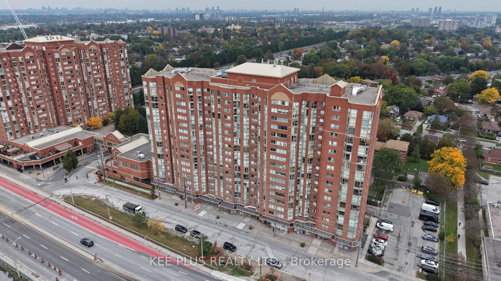 2466 E Eglinton Avenue E 819, Toronto, ON M1K 5J8