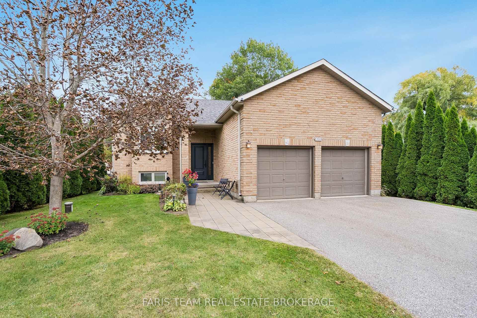 1011 Ferrier Avenue, Innisfil, ON L0L 1W0