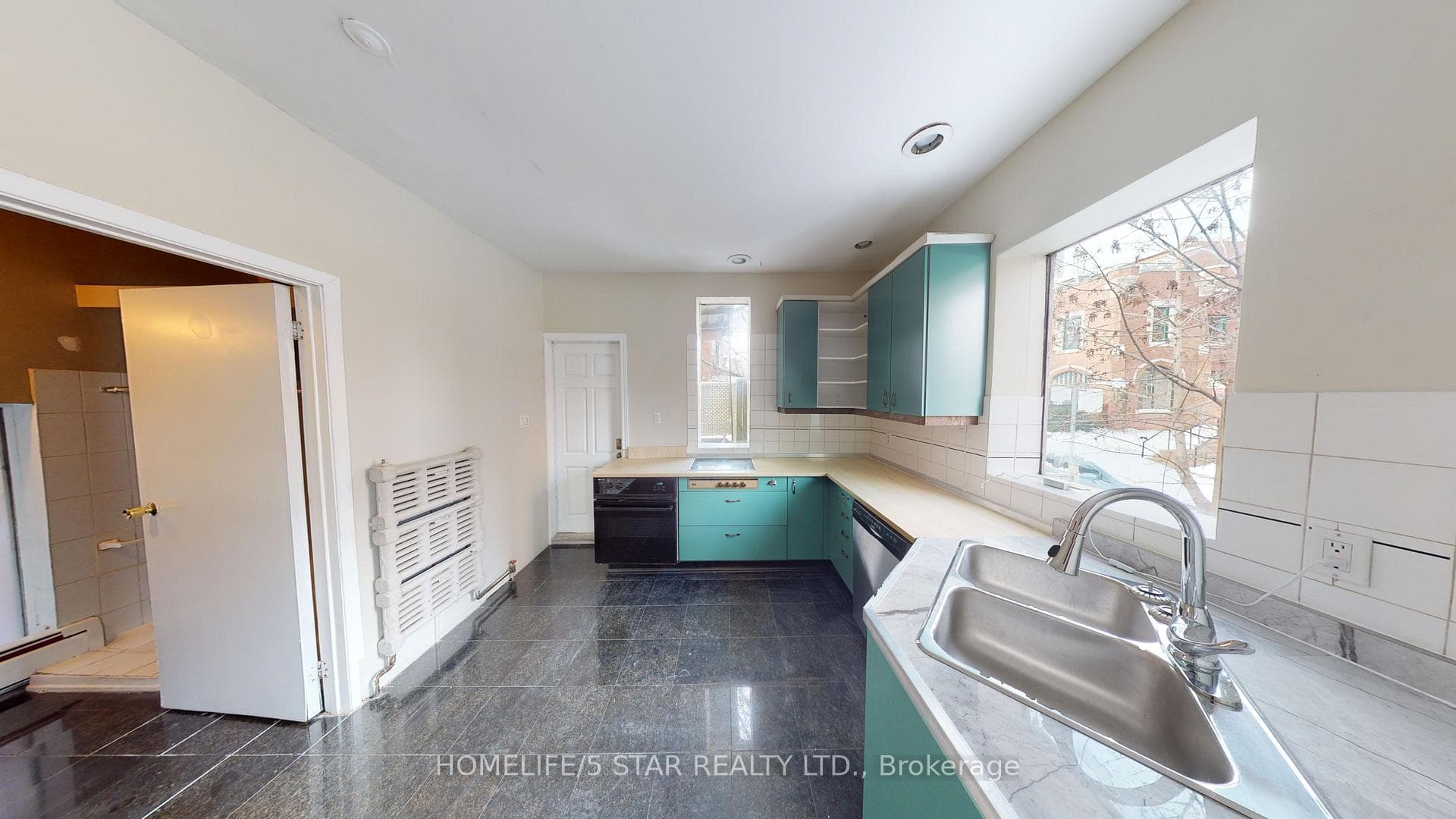 642 Dovercourt Road Apt 1, Toronto, ON M6H 2W6