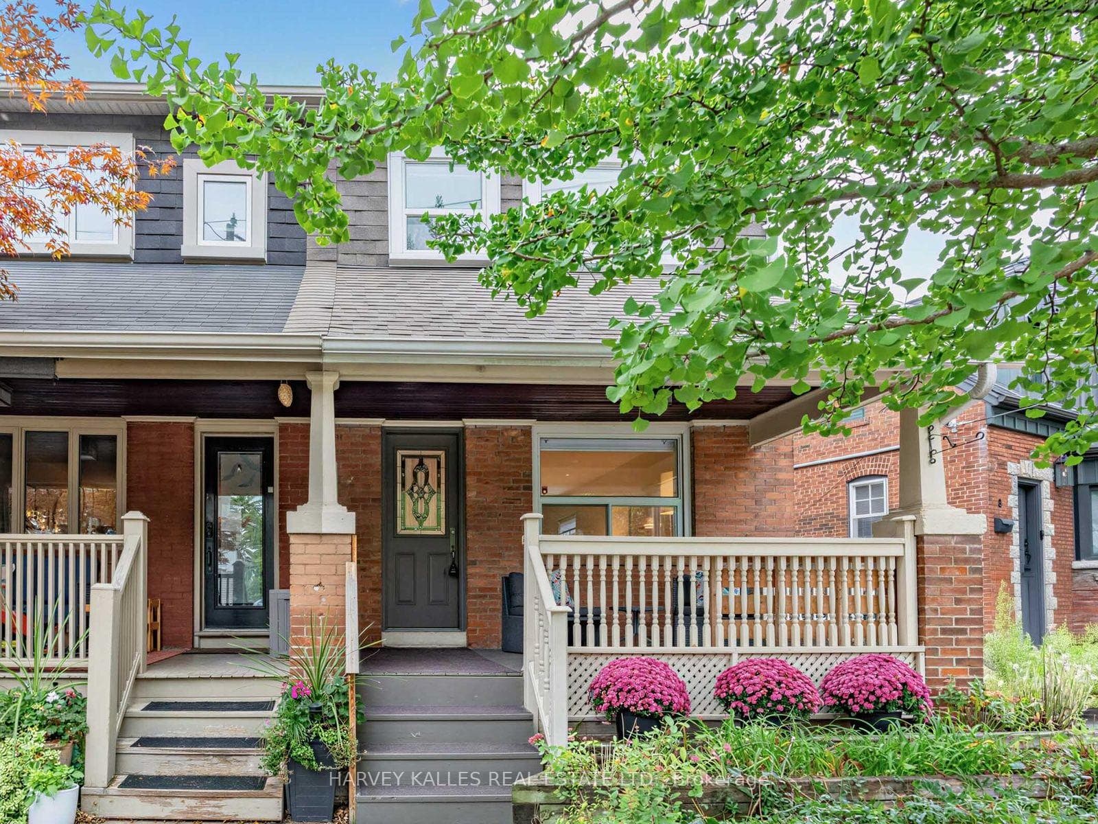 4 Kenrae Road, Toronto, ON M4G 1Y1