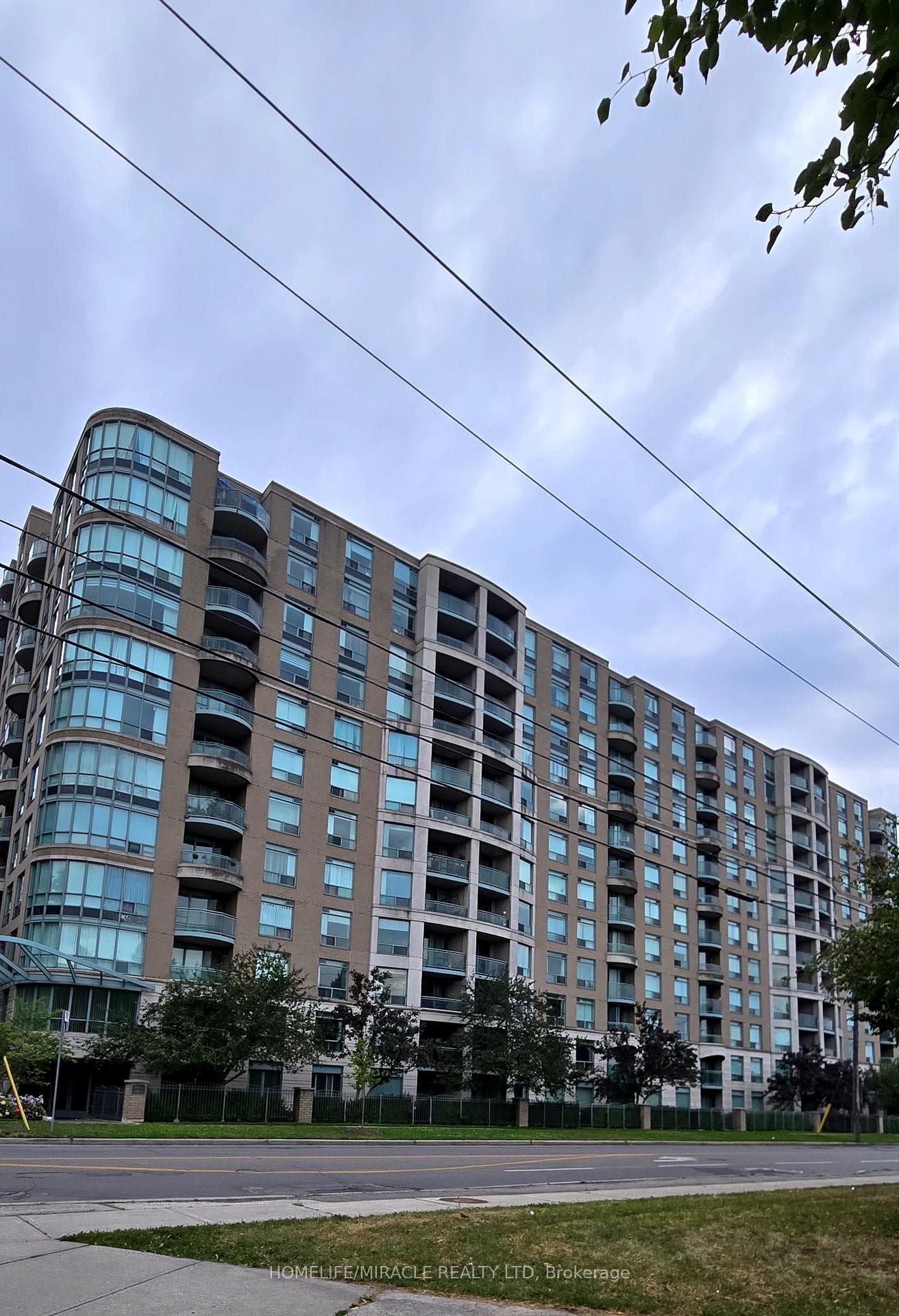 18 Pemberton Avenue 306, Toronto, ON M2M 4K9