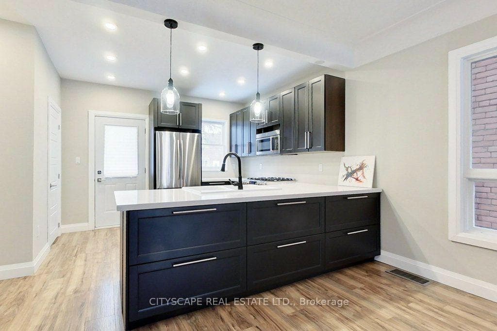 39 Holton Avenue N, Hamilton, ON L8L 6H3