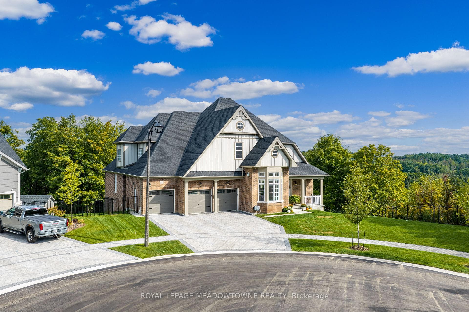 8 J B Robson Court, Halton Hills, ON L7G 0P3