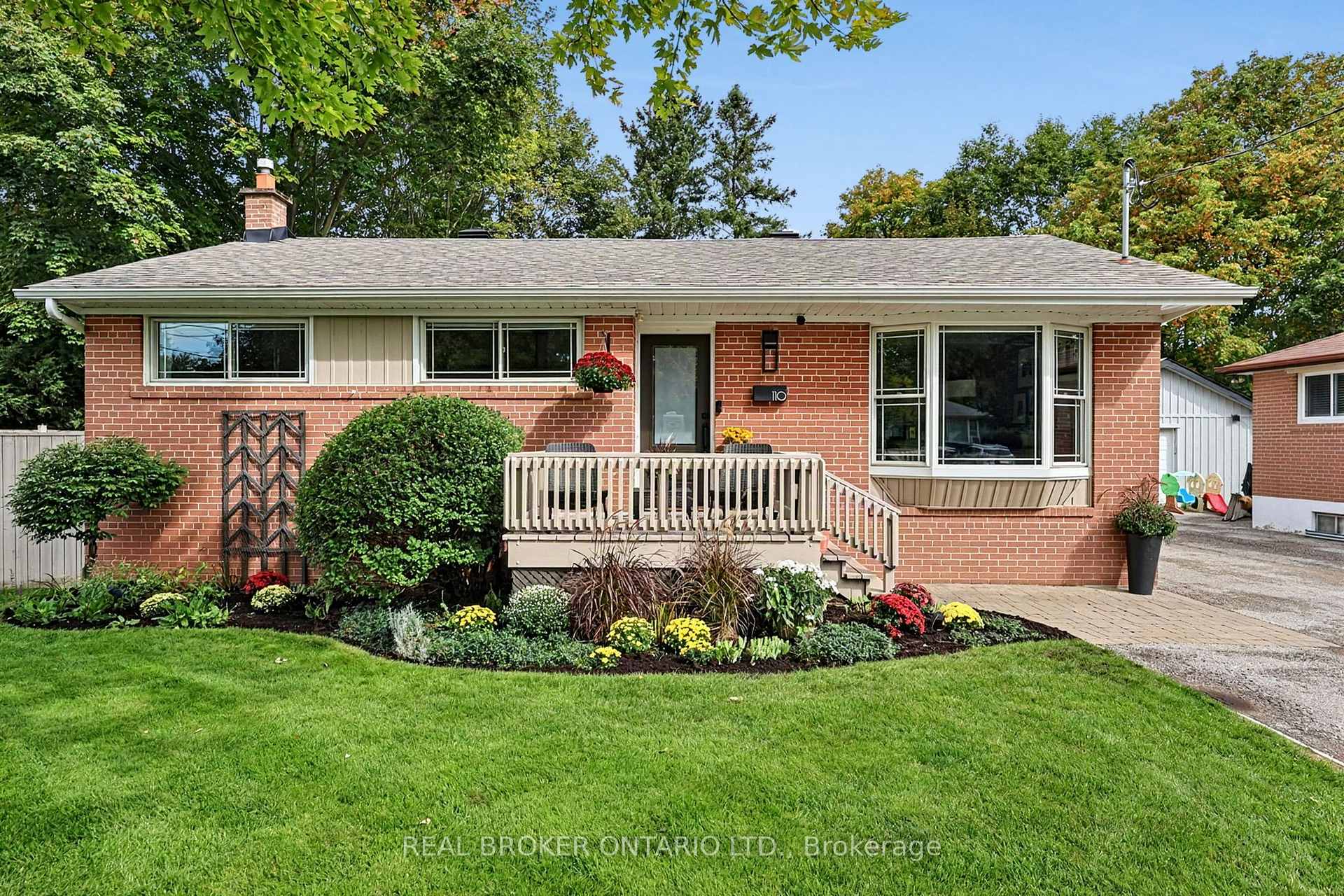 110 Murray Drive, Aurora, ON L4G 2C5