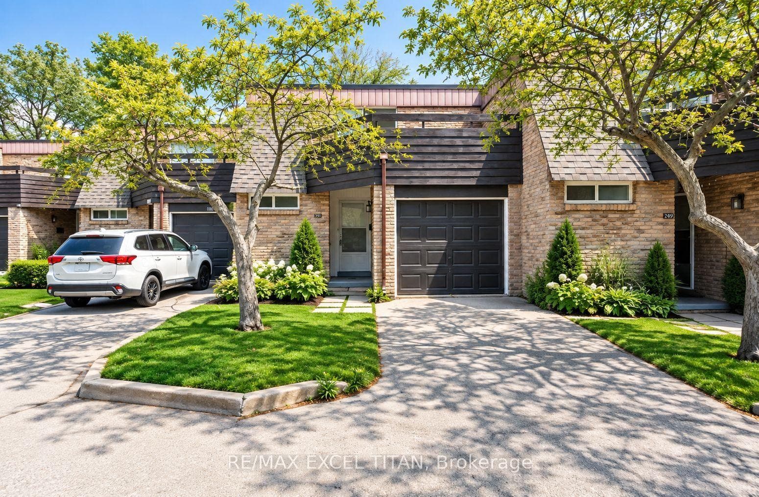 1251 White Oaks, Oakville, ON L6H 2N6