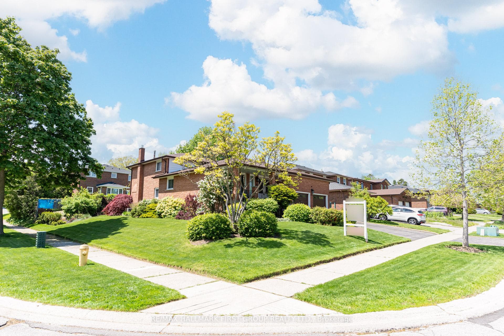 520 McLeod Crescent, Pickering, ON L1W 3M5