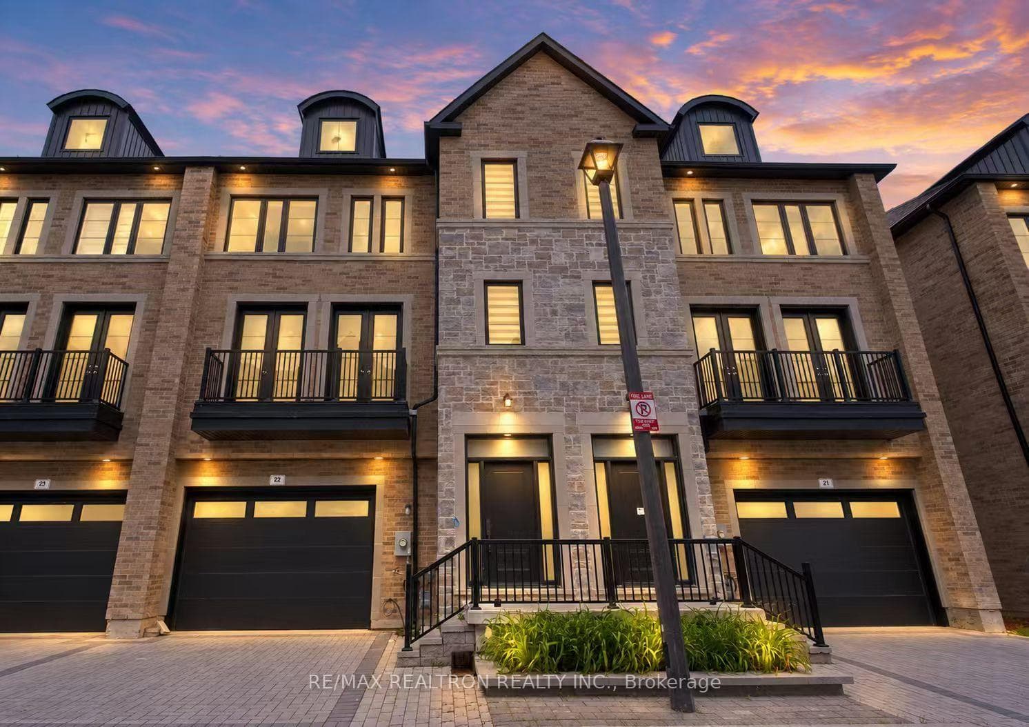 260 Eagle Street 22, Newmarket, ON L3Y 1K1