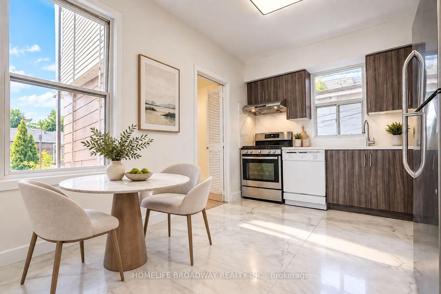 1069 Davenport Road, Toronto, ON M6G 2C2