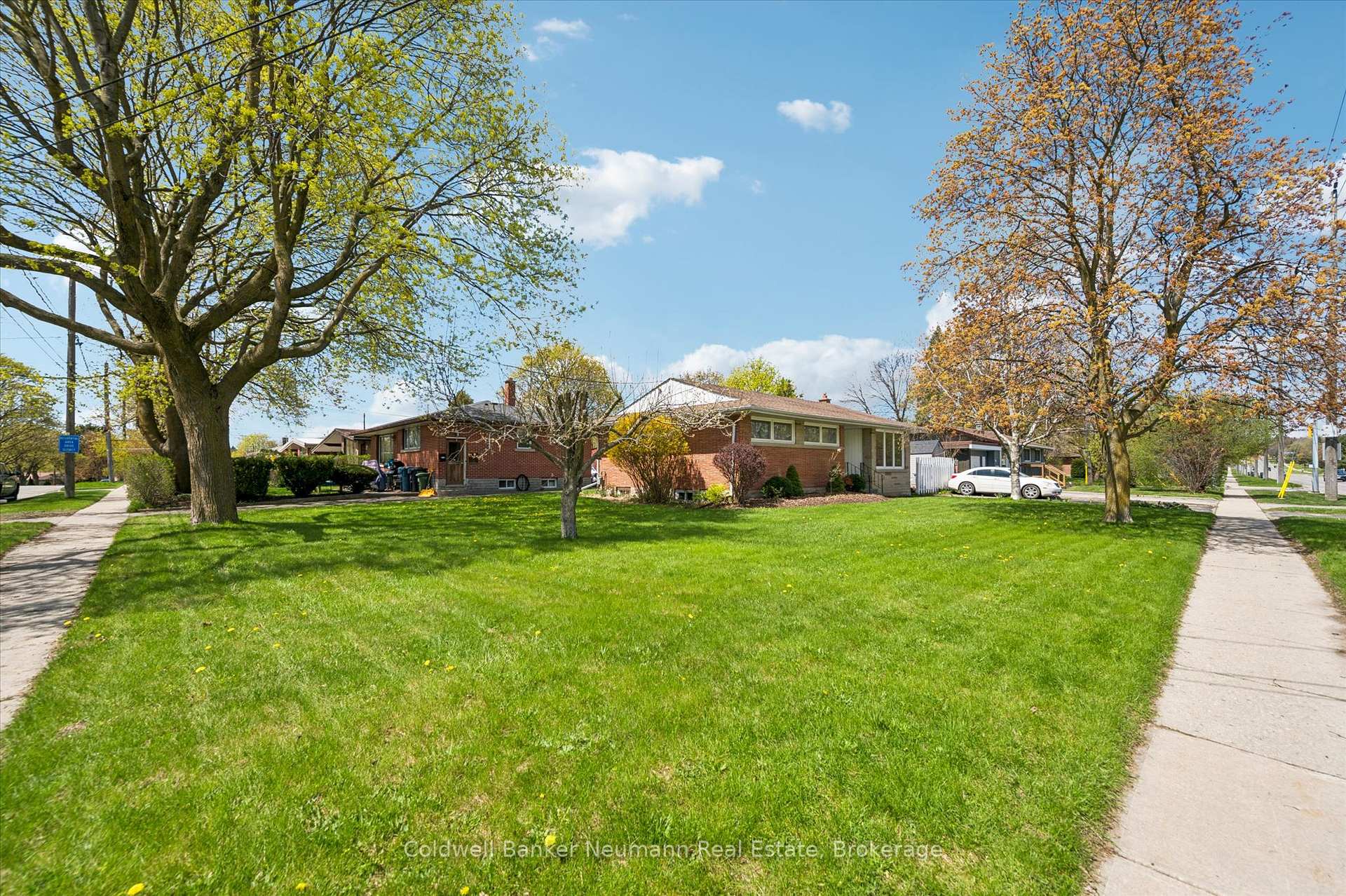 92 Victoria Road N, Guelph, ON N1E 5H2