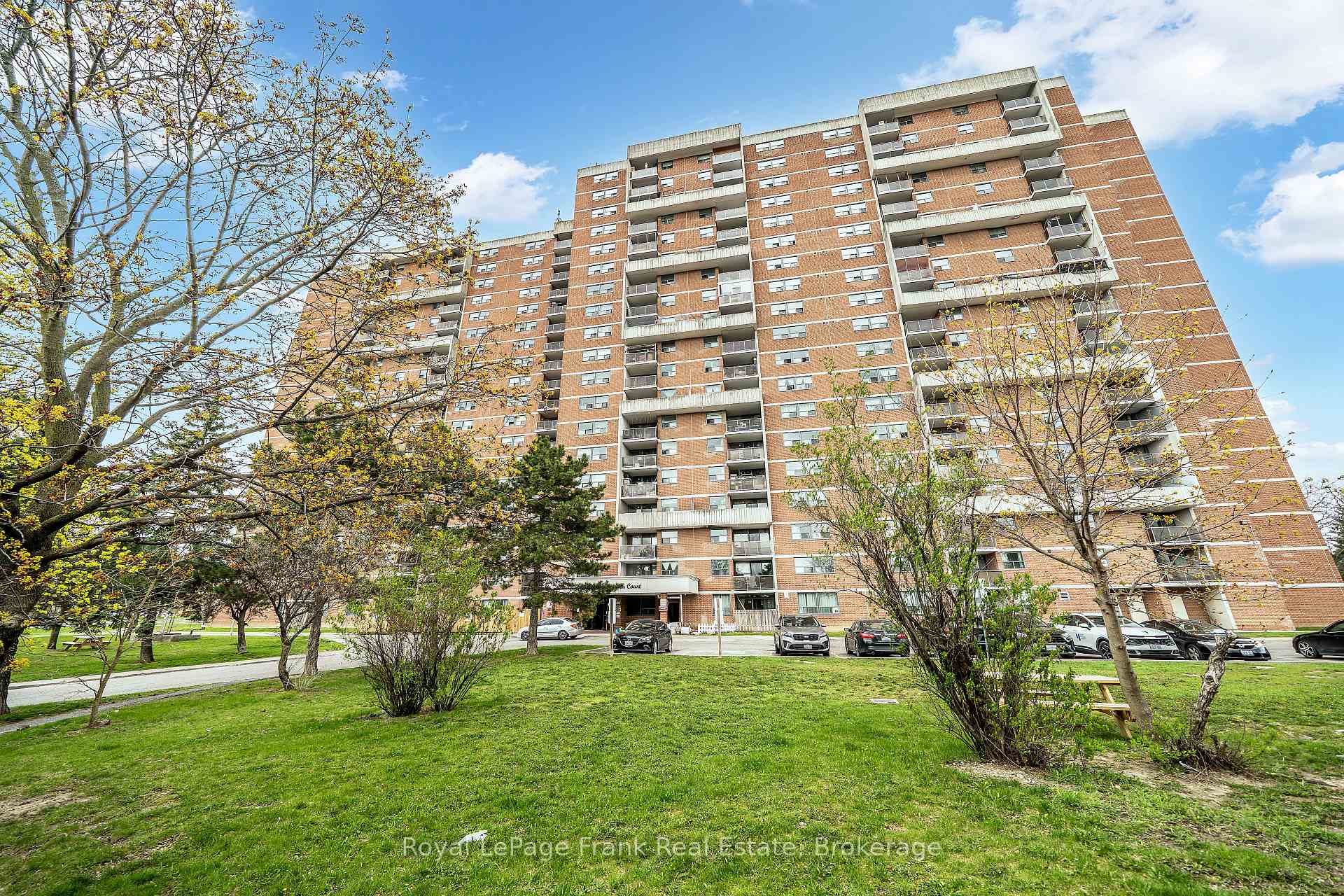 100 Wingarden Court 704, Toronto, ON M1B 2P4
