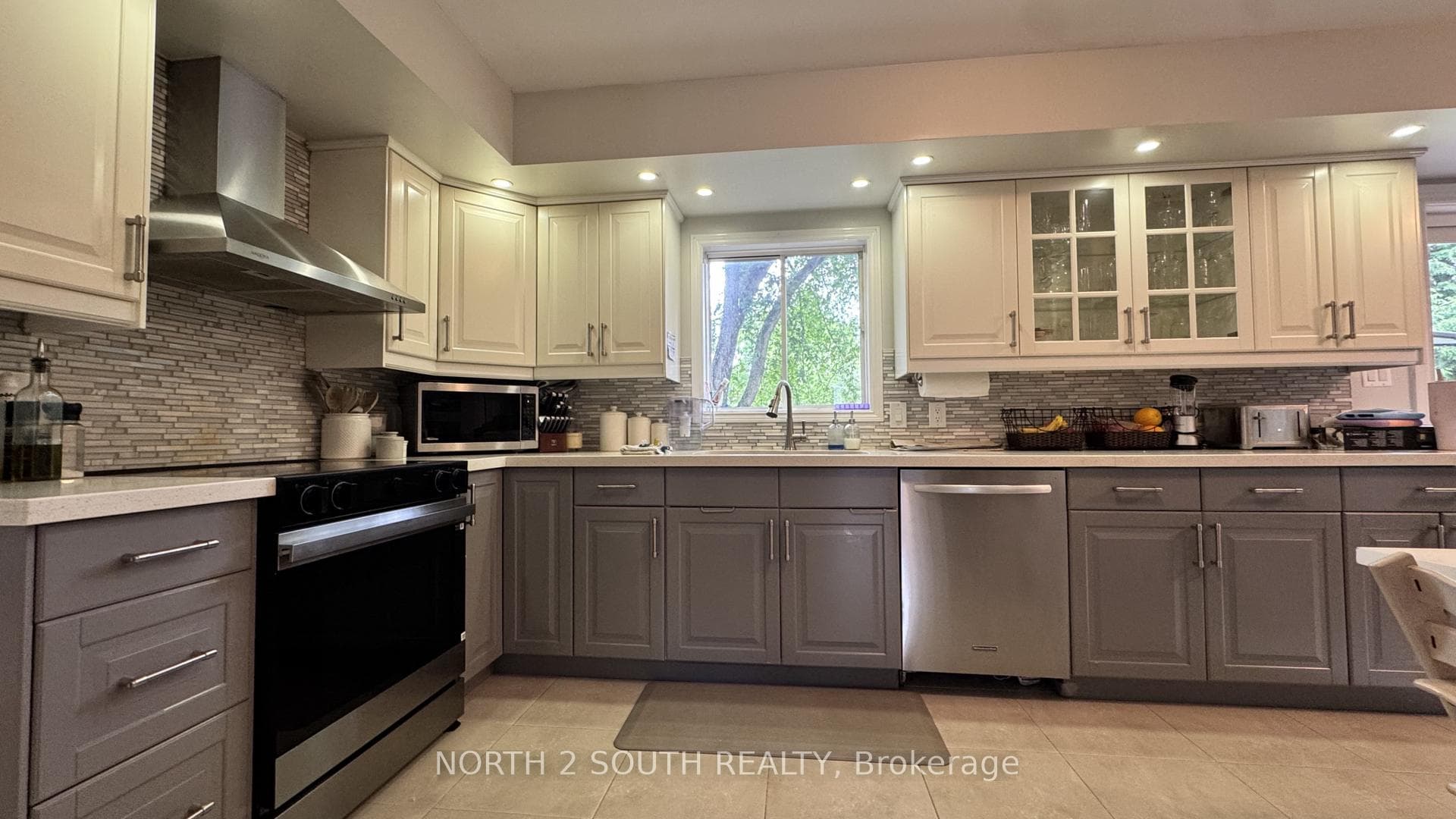 610 Sunset Beach Road, Richmond Hill, ON L4E 3J6