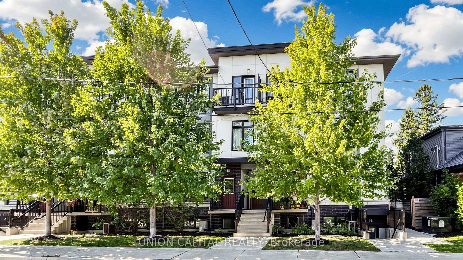 6 Bicknell Avenue 9, Toronto, ON M6M 0B4