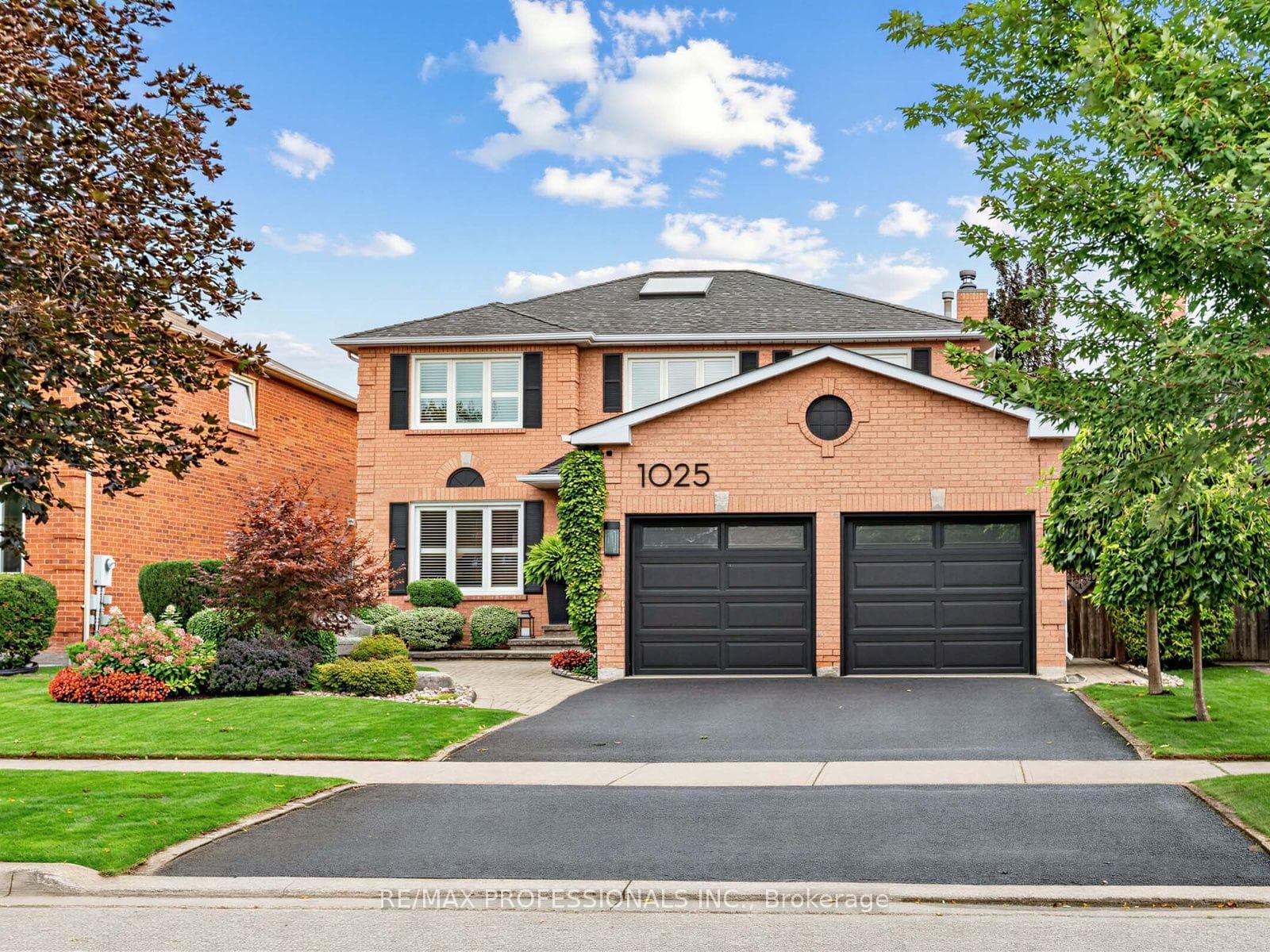 1025 Moorelands Crescent, Pickering, ON L1W 3K3