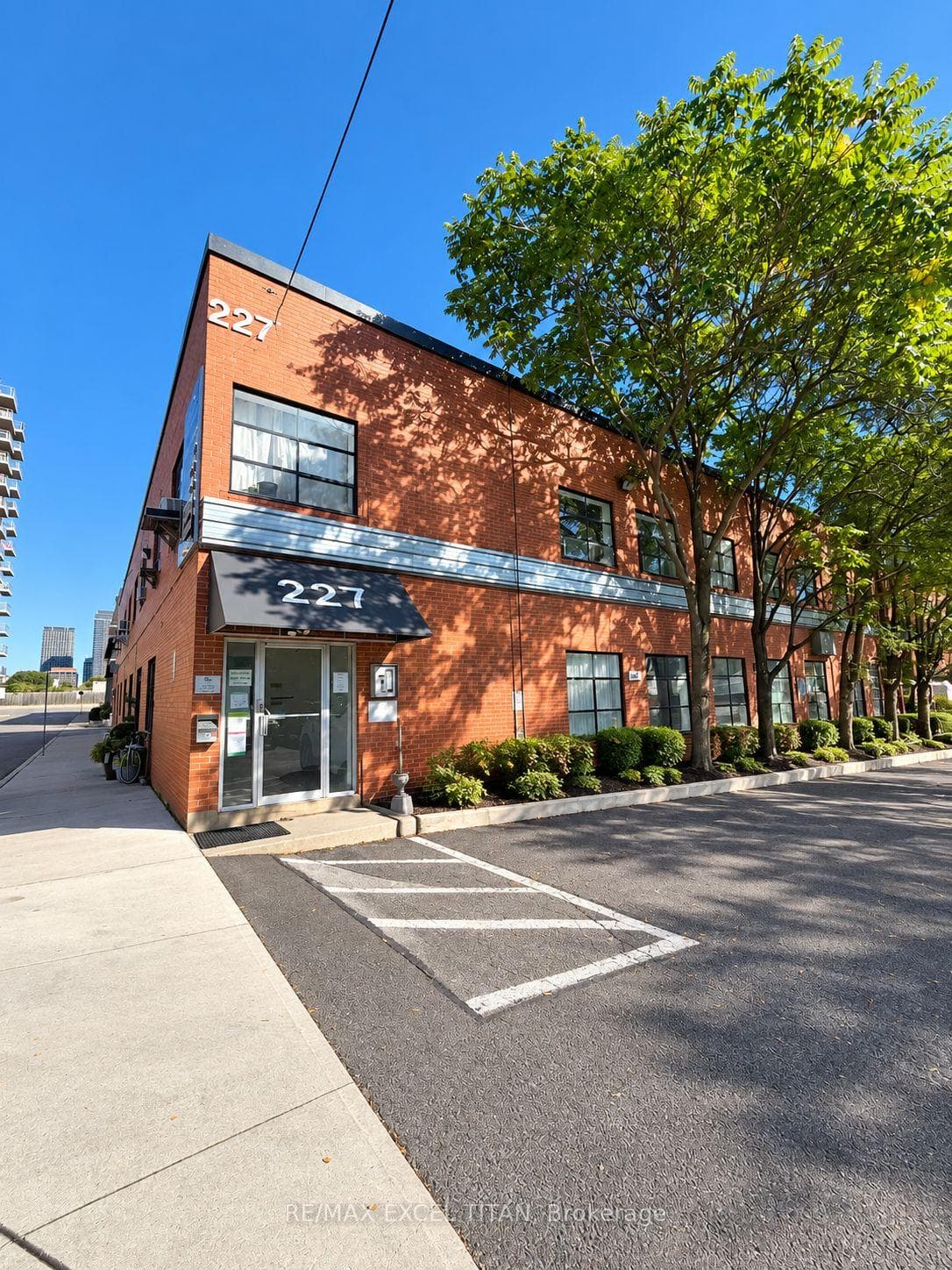 227 Sterling Road E 213, Toronto, ON M6P 3L4