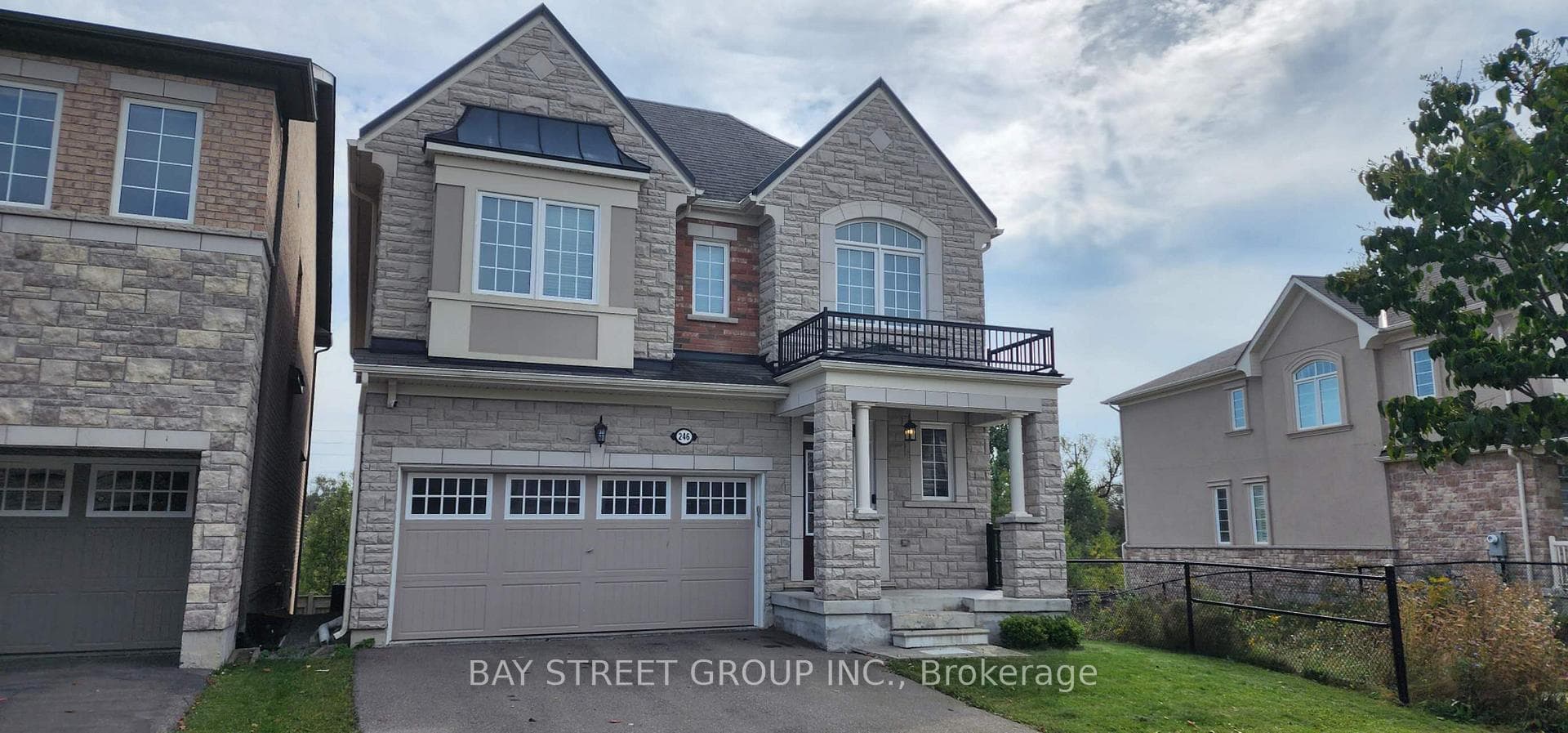 246 Degraaf Crescent, Aurora, ON L4G 0X1